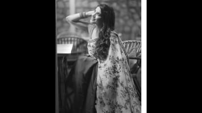 பீச் ரிசார்ட்டில் ஹாட் போட்டோ ஷூட்... கவர்ச்சியில் சொக்க வைக்கும் சாக்‌ஷி அகர்வால்... சோசியல் மீடியாவில் வைரலாகும் புகைப்படங்கள்...!