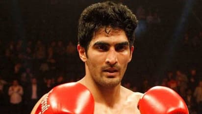 भारतीय मुक्केबाज विजेंदर सिंह ने दर्ज की 12वीं जीत, पूर्व चैम्पियन चार्ल्स अडामू को दी मात