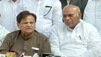 మహారాష్ట్ర చరిత్రలో బ్లాక్ డే : కాంగ్రెస్