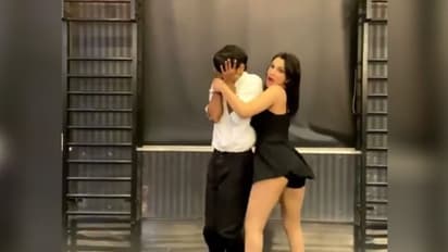 'ধিমে ধিমে'  নিয়ে এবার ভাইরাল ভিডিও, নেচে মাত করলেন জনৈকা সুন্দরী