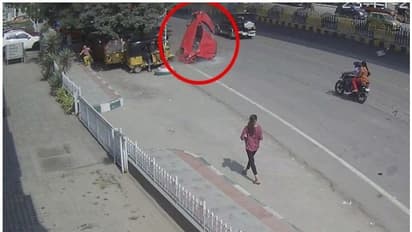 కారు బోల్తా మహిళ మృతి.... నేరం నాది కాదు.. ఫ్లైఓవర్ దే..