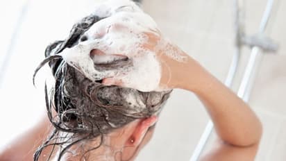 తల స్నానం చేసేటప్పుడు ఈ పొరపాట్లు చేయకండి..!