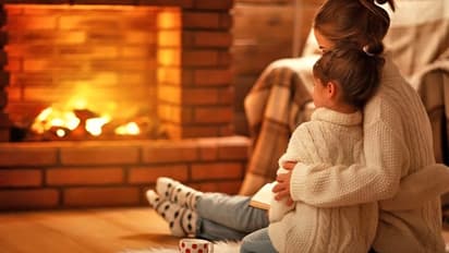 इन 8 की ओर पैर करके नहीं बैठना चाहिए, इससे बढ़ती है गरीबी और आता है बुरा समय