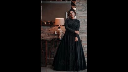 இது தான் என் ஸ்டைல்..! கருப்பு உடையில் கவர்ந்திழுக்கும் சூர்யா பட நாயகி அபர்ணா பாலமுரளி..!