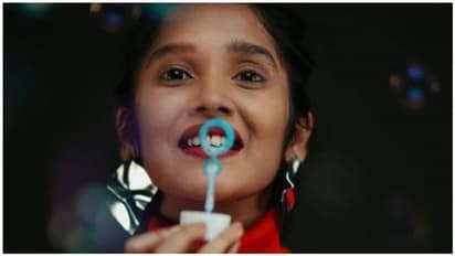 இந்த வயசுல இது தேவையா..? குழந்தை நட்சத்திரம்னு பார்த்தால் கொஞ்சம் ஓவரா தான் போய்கிட்டு இருக்கீங்க..! அனிகாவை விமர்சிக்கும் ரசிகர்கள்..!