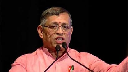 நான் சொல்லித்தான் ஓபிஎஸ் ஜெயலலிதா சமாதியில் தர்மயுத்தத்தில் உட்கார்ந்தார் !! குருமூர்த்தி அதிரடி பேச்சு !!