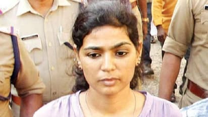 சபரிமலைக்கு செல்ல முடிவு செய்த ஃபாத்திமா ரஃஹானா ! பாதுகாப்பு தர போலீஸ் மறுத்ததால் அதிர்ச்சி !!