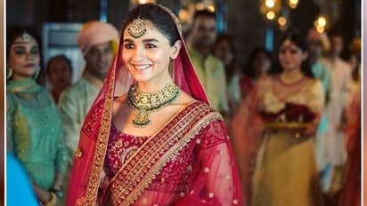 নববধূর রূপে ধরা দিলেন আলিয়া, দেখুন সেই নজরকাড়া ফোটোগ্যালারি