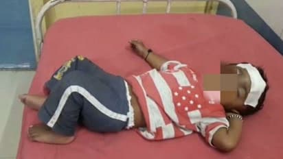 10 மாத குழந்தையுடன் ரயில் முன் பாய்ந்த இளம்பெண் உடல் சிதறி பலி..! அதிர்ஷ்டவசமாக உயிர்தப்பிய குழந்தை..!