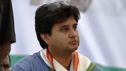 ട്വിറ്ററില്‍ നിന്ന് 'കോൺ​ഗ്രസ് ബന്ധം' വെട്ടിക്കുറച്ച് ജോതിരാദിത്യ സിന്ധ്യ