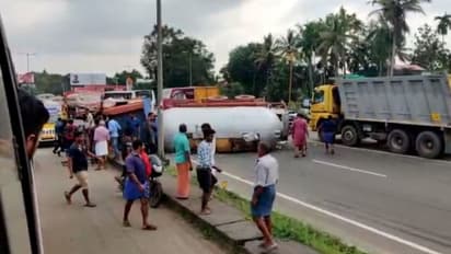 അങ്കമാലിയിൽ വീണ്ടും അപകടം; അമോണിയം ടാങ്കർ മറിഞ്ഞു