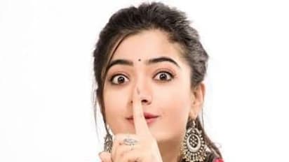 கவர்ச்சியை காட்டி நடித்த கதாயாகி,  பிறகு நேர்ந்த பலான பலான சம்பவங்கள்..!!  சொல்ல முடியாமல் சினுங்கள்..!!