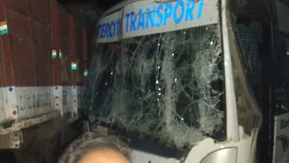 పెద్ద అంబర్ పేట వద్ద ప్రమాదం.. ‘ఈనాడు’ ఉద్యోగులకు గాయాలు