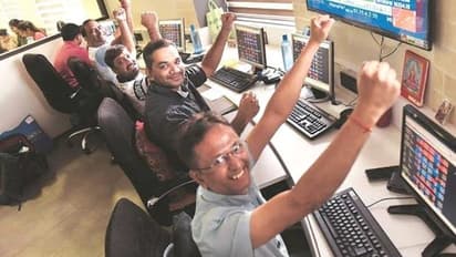 Share Market Today: ഓഹരി വിപണിയിൽ മുന്നേറ്റം; സെൻസെക്സ് 390 പോയിന്റ് ഉയർന്നു, നിഫ്റ്റി 16,700  ന് മുകളിൽ 