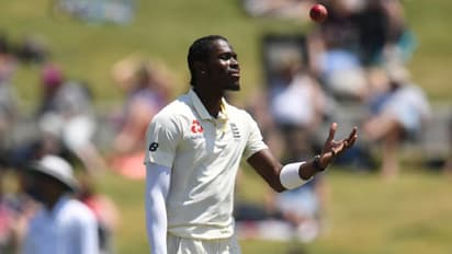 ఆర్చర్ పై జాతి వివక్ష వ్యాఖ్యలు: క్రికెట్ ఫ్యాన్ పై రెండేళ్ల నిషేధం