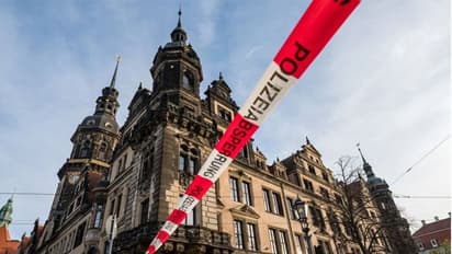 మ్యూజియంలో చోరీ.. రూ.7,800 కోట్ల నగలతో ఆడీ కారులో పరార్