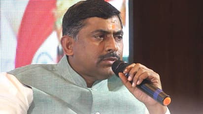 వైఫల్యాల నుండి ప్రజల దృష్టి మరల్చేందుకే వరి పై పోరు: కేసీఆర్ పై మురళీధర్ రావు ఫైర్