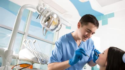 ആയിരത്തോളം സ്വദേശി ഡോക്ടര്മാര്ക്ക് ജോലിയില്ല; സൗദിയില് പ്രവാസി ദന്ത ഡോക്ടർമാർക്ക് ഇനി അവസരങ്ങൾ കുറയും