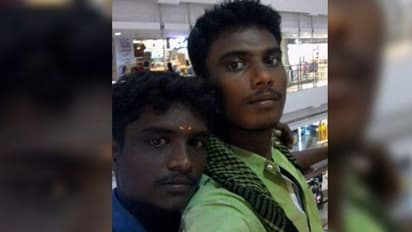 அந்தரத்தில் தூக்கி வீசப்பட்ட இருசக்கர வாகனம்... 2 இளைஞர்கள் ரத்த வெள்ளத்தில் துடிதுடித்து உயிரிழப்பு..!