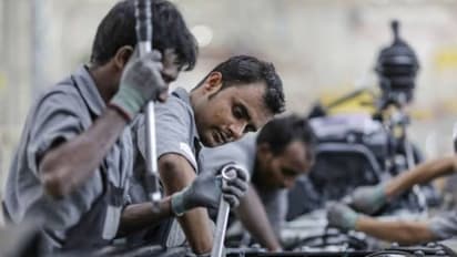 തൊഴിലില്ലായ്മ പെരുകുന്നതായുളള റിപ്പോര്ട്ടുകള്ക്കിടെ ഇഎസ്ഐ കോര്പ്പറേഷന്റെ കണക്കുകള് പുറത്ത്; റിപ്പോര്ട്ട് ഈ രീതിയില്