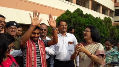 গোলাপি বলের টেস্ট শেষ করে দুর্গাপুরে মেহদি, কালিঘাটে পুজো দিলেন লিটন দাস