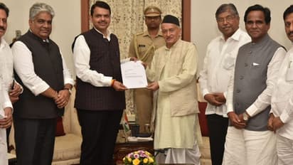 సీఎం పదవి పోయింది కానీ రికార్డు మిగిలింది: మహాపాలిటిక్స్ పై నెటిజన్లు