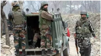 ജമ്മു കശ്മീരില് ഭീകരാക്രമണം: സര്ക്കാര് ഉദ്യോഗസ്ഥനടക്കം രണ്ട് പേര് കൊല്ലപ്പെട്ടു