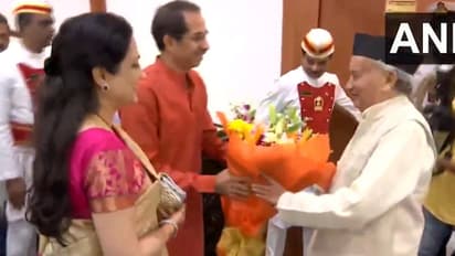 గవర్నర్ తో కాబోయే సీఎం ఉద్ధవ్ ఠాక్రే భేటీ: ప్రమాణ స్వీకారానికి వేదిక అదే.....