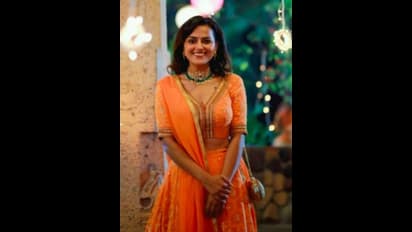 பாப் கட்டிங் ஹேர்... ஹோம்லி லுக்... ஷ்ரத்தா ஸ்ரீநாத் வெளியிட்ட நியூ லுக் போட்டோஸ்..!