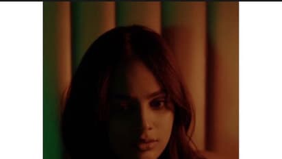 அடிக்கிற குளிருக்கு இப்படி ஒரு டிரஸ்... உள்ளாடையுடன் ஹாட் போஸ் கொடுத்த நந்திதா ஸ்வேதா... சோசியல் மீடியாவில் தீயாய் பரவும் புகைப்படம்...!