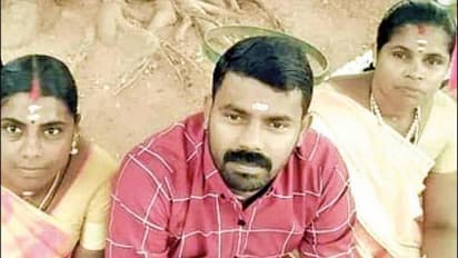 பைக் மீது பயங்கரமாக மோதிய கார்..! ஒரே குடும்பத்தைச் சேர்ந்த மூவர் பரிதாப பலி..!