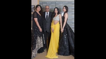 இதுவரை யாரும் பார்த்திராத குடும்ப புகைப்படங்களை பகிர்ந்த ஸ்ரீதேவி மகள் ஜான்வி கபூர்..! அறிய புகைப்பட தொகுப்பு இதோ..!