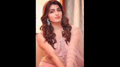 இப்படியா நடிப்பீங்க.. படுக்கைறை காட்சியில் நடித்த பிரபல நடிகை.. திட்டி தீர்க்கும் ரசிகர்கள்..