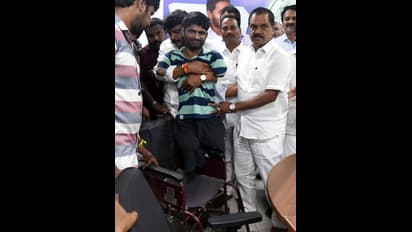 దివ్యాంగుడి పట్ల ముఖ్యమంత్రి జగన్ ఉదారత... భారీ ఆర్థికసాయం