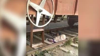 মহিলার ওপর দিয়ে চলে গেল মালগাড়ি, বরাত জোরে জীবন লাভ