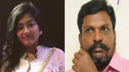 திருமாவை வெறுப்பேத்த திரெளபதி டி-சர்ட்டில் போஸ் கொடுத்த காயத்ரி... வைரலாகும் வெறித்தனமான போட்டோ...!