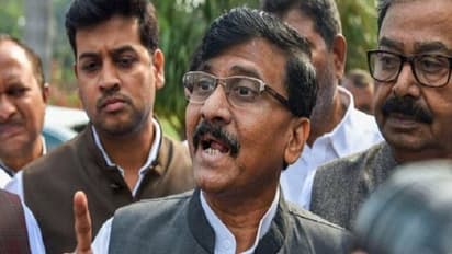 जानें कैसे महाराष्ट्र में सरकार बनते ही कांग्रेस ने शिवसेना को दिया झटका