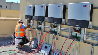 ऑफिस हो या दुकान, चाहते हैं बिजनेस की तरक्की तो ध्यान रखें ये 8 वास्तु टिप्स