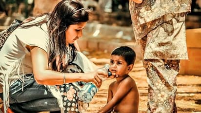 ये 8 गुण जिन लोगों में होते हैं उन्हें मिलती है प्रसिद्धि, सभी करते हैं उनकी तारीफ