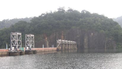 3 ஆண்டுகளுக்கு பின் நிரம்பி வழியும் காரையாறு அணை..! முழு கொள்ளளவை எட்டியது..!