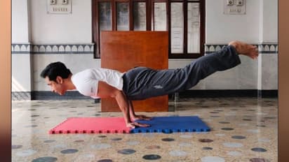 সামনেই বড় রহস্য, মোকাবিলায় শরীরচর্চায় নজর ফেলুদা-র