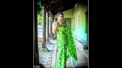 நம்ம முத்தழகா இது?... பச்சை வண்ண புடவையில் அசத்தும் பிரியாமணி... சோசியல் மீடியாவில் வைரலாகும் புகைப்படங்கள்...!