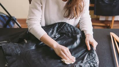 লেদার পোশাকের যত্ন নিন এইভাবে, বছরের পর বছর থাকবে নতুন