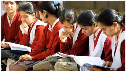 സിബിഎസ്ഇ പരീക്ഷാ ഫീസ് ഇരട്ടിയാക്കി;എസ്സി, എസ്ടി വിഭാഗത്തിനും ഇളവില്ലെന്ന് കേന്ദ്രം