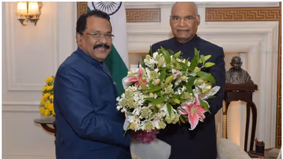 'കുടിയേറ്റം തടയാന് നിയമസഭ പാസാക്കിയ ബില്ലില് ഒപ്പ് വെക്കണം'; ഗവര്ണര് ശ്രീധരന് പിള്ളക്ക് യുവജന സംഘടനയുടെ ഹര്ജി