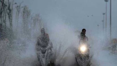 பள்ளி, கல்லூரிகளுக்கு விடுமுறை.! சென்னை, காஞ்சிபுரத்தில் நிலை என்ன.? ஆட்சியர் முக்கிய அறிவிப்பு