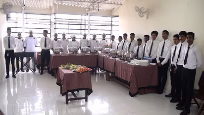 ಮಂಜಿನ ನಗರಿಯಲ್ಲಿ ಮನಸೆಳೆದ ಖಾದ್ಯೋತ್ಸವ, ಬಾಯಲ್ಲಿ ನೀರೂರಿಸುತ್ತೆ ತಿನಿಸುಗಳು..!