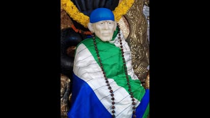 చివరికి దేవుడిని కూడా వదల్లేదు: వైసీపీ రంగుల చీర కప్పిన వైనం