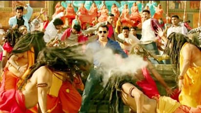 फिल्म के गाने में साधु संतों को नचवाकर विवाद में फंसे सलमान, लोग कर रहे लीगल एक्शन की डिमांड