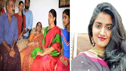 ప్రియాంకరెడ్డి హత్య...పోలీసుల నిర్లక్ష్యంపై నెటిజన్ల మండిపాటు